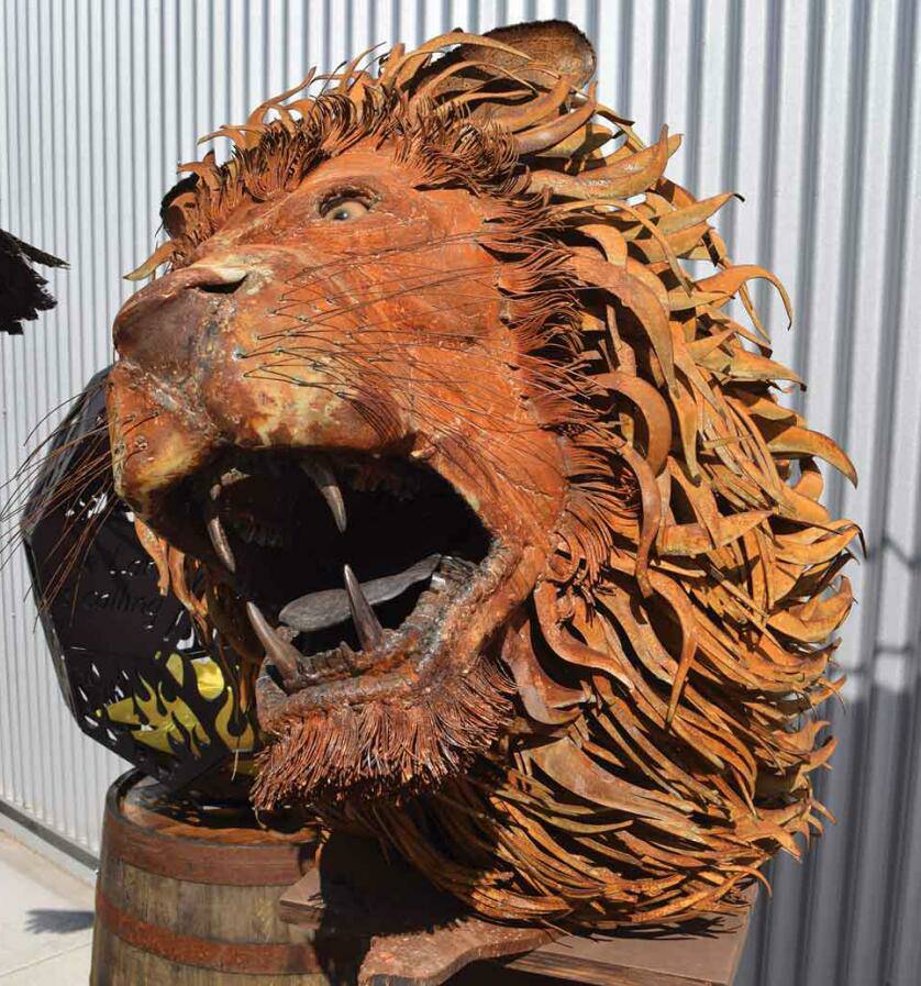 全球钣金新闻-金属制造狂：焊工制作动物的金属钣金-成都蔡瑞电子商务解决方案有限公司