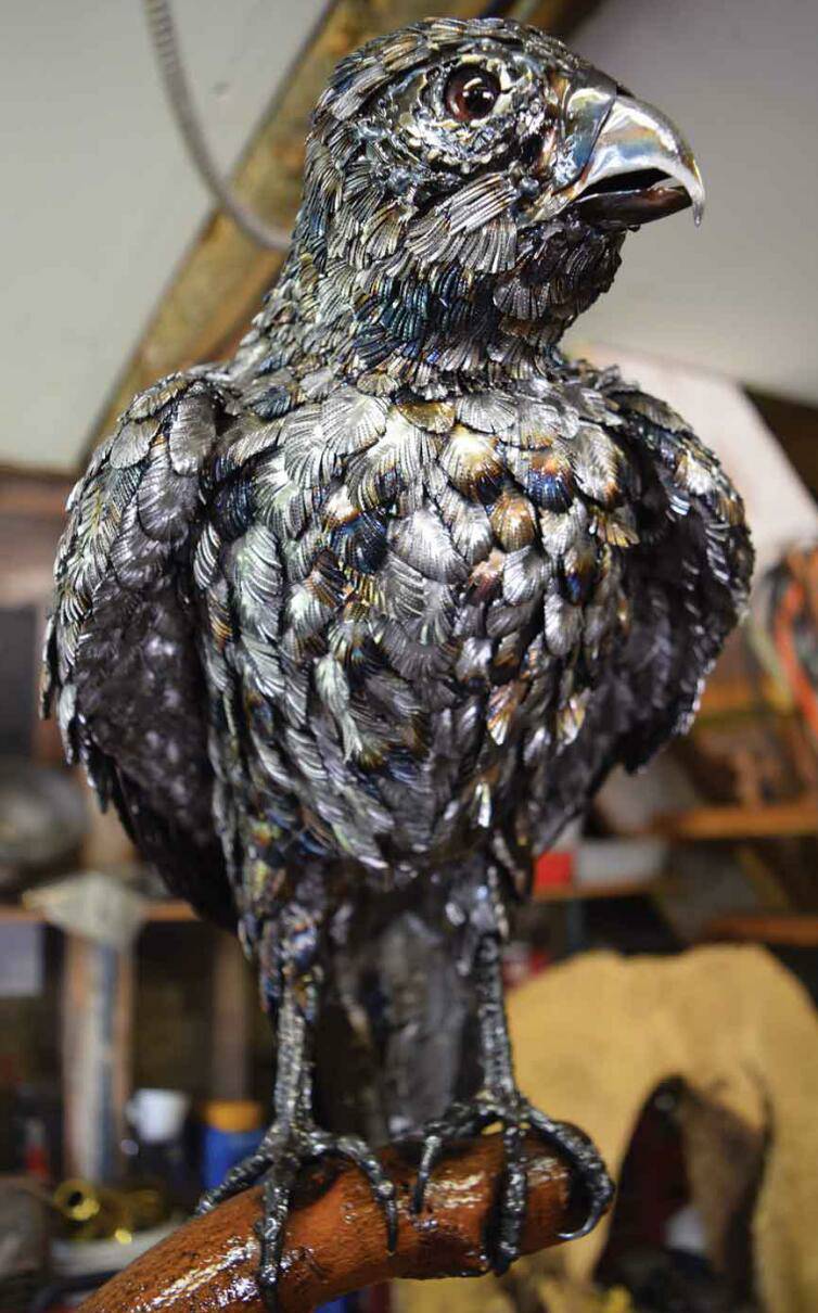 全球钣金新闻-金属制造狂：焊工制作动物的金属钣金-成都蔡瑞电子商务解决方案有限公司