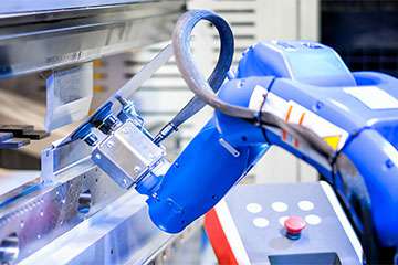 钣金行业资讯-采用机器人钣金折弯，钣金加工行业已经不再需要大批量的尺寸来使用机器人折弯机-成都蔡瑞电子商务解决方案有限公司