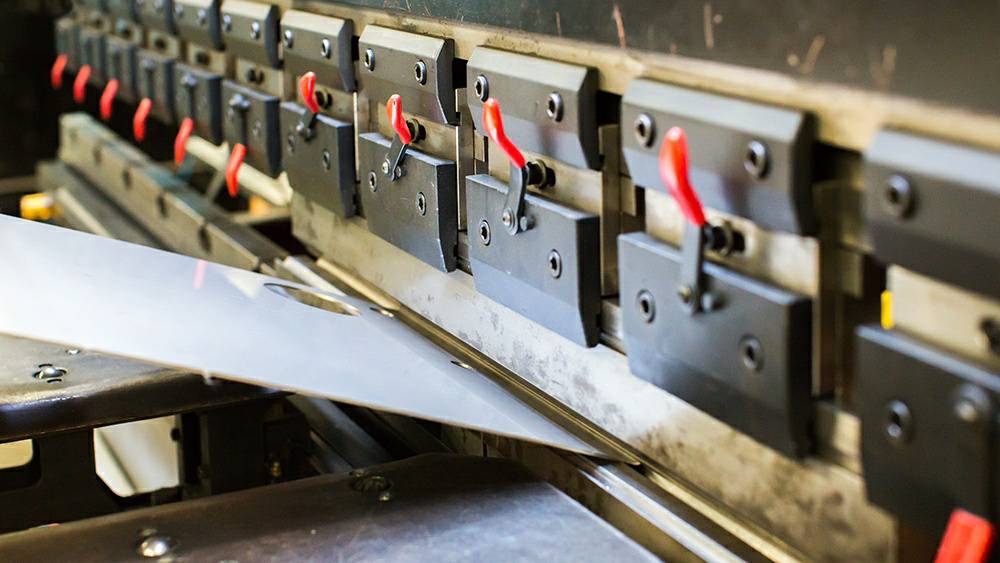 制作钣金加工项目都有哪些基础设备？-成都蔡瑞电子商务解决方案有限公司