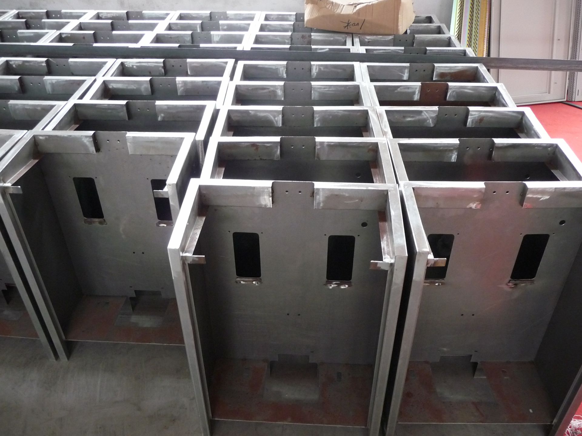 常见的钣金加工工艺-成都蔡瑞电子商务解决方案有限公司